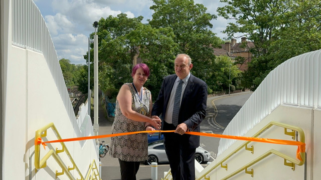Sir Ed Davey MP and Kingston-upon-Thames Councillor Liz Green opening the new congestion relief scheme
(photo courtesy of Network Rail)